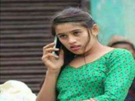 నెట్లో కట్టిపడేస్తున్న కూరగాయలు అమ్ముకునే నేపాలీ యువతి