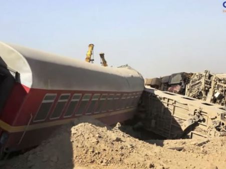 రెండు రైళ్లు ఢీ: 16మంది మృతి, 40మందికి గాయాలు