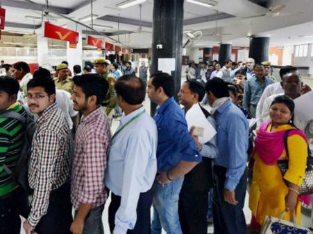 'మా బ్యాంకుల్లో డబ్బులు ఎవడేసుకోమన్నాడు?'