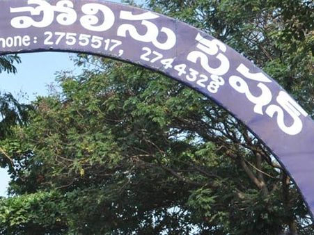 'ఒంటరి మహిళను.. నాతో గడపాలనుకుంటే..' : పోలీసులు చెక్ పెట్టారు