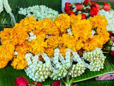 భగవంతుని పూజకు ఏ పూలు శ్రేష్టమైనవి?