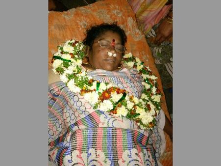 ఇంట్లో 54లక్షలు: పెద్ద నోట్ల రద్దుతో మహిళ ఆత్మహత్య