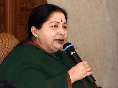 జయలలితకు గుండెపోటు, హుటాహుటిన చెన్నైకి బయలుదేరిన గవర్నర్ విద్యాసాగర రావు