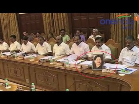 పన్నీర్ సెల్వంకు చెమటలు: మనం ఏం చేద్దాం, ఎందుకిలా ?