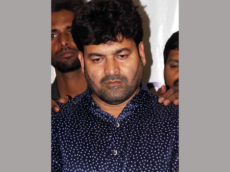 అయూబ్ ఖాన్ మామూలోడు కాడు: 16 ఏళ్లకే హత్య చేశాడు, తండ్రి ఆర్మీలో పనిచేశాడు