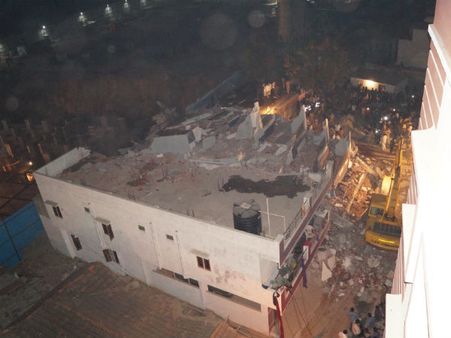 మహిళను, కుమారుడిని రక్షించారు: శిథిలాల కింద వీరే...