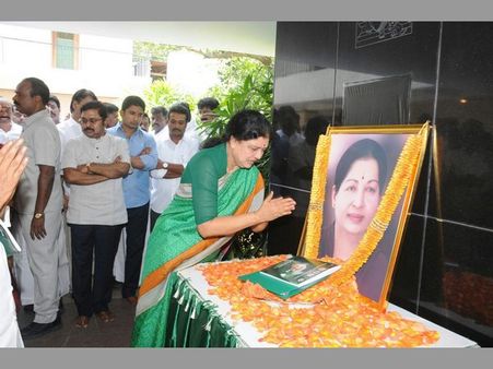 ఇదీ చిన్నమ్మ: శశికళ గురించి కొన్ని ఆసక్తికర నిజాలు..!