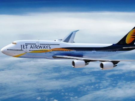 జెట్ ఎయిర్ వేస్‌కు తప్పిన ముప్పు, ఊపిరి పీల్చుకున్న 136 మంది ప్రయాణీకులు