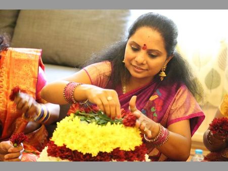 అరుదైన గౌరవం: కవిత ఫొటోతో బ్రిటన్, న్యూజిలాండ్‌లో స్టాంపులు రిలీజ్