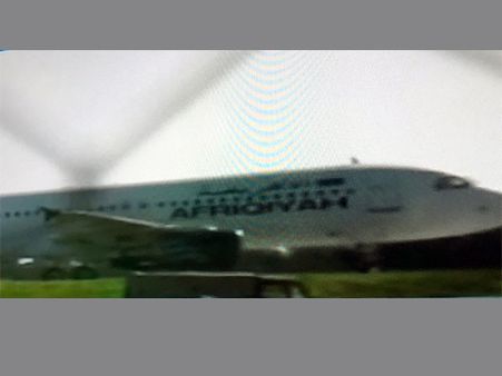 118 మంది ప్రయాణీకులతో వెళ్తున్న విమానం హైజాక్, పేల్చేస్తామని బెదిరింపు!