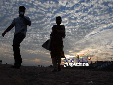 అవును వారిద్దరూ ఇష్టపడ్డారు, టీచర్ తో స్టూడెంట్ ప్రేమాయాణం