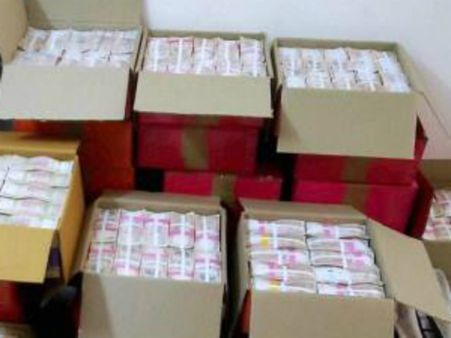 లాయర్ ఇంట్లో రూ.157కోట్లు.. రెండున్నర కోట్లు కొత్త నోట్లే!