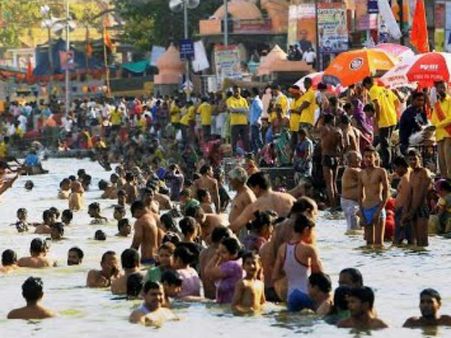 ఆ నదిలో మహిళలు స్నానం చేయకూడదు