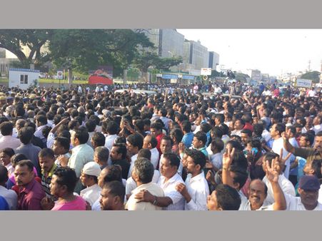 కిక్కిరిసిన రాజాజీ హాల్: చెన్నైకి రానున్న రాష్ట్రపతి, ప్రధాని