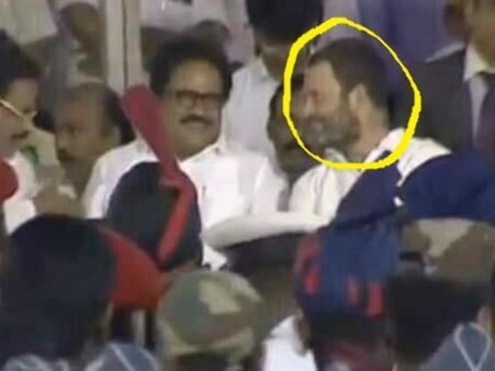 రాహుల్ ఇలా చేశాడేంటి?: అమ్మ అంత్యక్రియల్లో నవ్వులు(వీడియో)