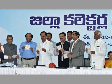 కేసీఆర్ అలా అనగానే అందరూ నవ్వారు: ఎందుకు?(పిక్చర్స్)