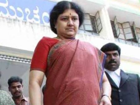 శశికళ వల్లే జయకు దూరమయ్యాం. ప్రధానికి ఫిర్యాదు చేస్తాం