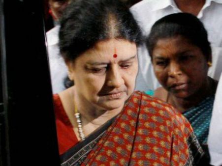 హై డ్రామా: పోయెస్ గార్డెన్‌కు పన్నీర్, సరేనన్న శశికళ