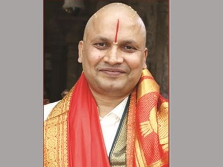 శేఖర్ రెడ్డితో దోస్తీ: ఆయనగారి లీలలు ఇంతింత కాదయా...