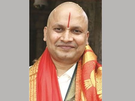 చంద్రబాబు నియామకం: అలా తేలితే శేఖర్ రెడ్డిని తొలగిస్తామని మంత్రి