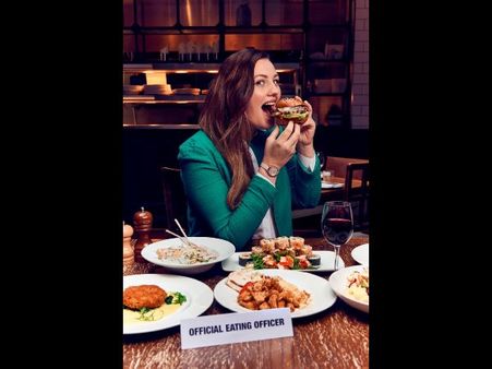 తినడమే ఆమె 'ఉద్యోగం'!