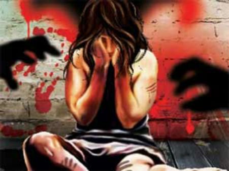 కీచకపర్వం: యువతిపై గ్యాంగ్ రేప్, వీడియో తీసి, సోషల్ మీడియాలో పోస్ట్