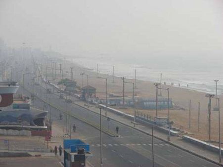 ఏపీలో రగులుతోన్న తమిళ స్పూర్తి: హోదాపై పిడికిలెత్తడానికి 'ఆర్కే బీచ్' 