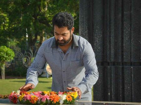 తాత బాటలోనే, ఎప్పుడూ గుండెల్లోనే: జూ. ఎన్టీఆర్