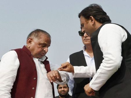 తండ్రి కొడుకుల మద్య సవాల్ : అఖిలేష్ పై పోటీకి సిద్దం, బిజెపితో అఖిలేష్ చెట్టాపట్టాల్