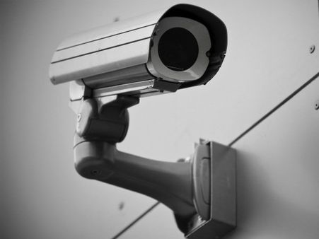 బిగ్ షాక్: టాయ్‌లెట్‌లో 'కెమెరాలు' పెట్టించిన కాలేజీ యాజమాన్యం..