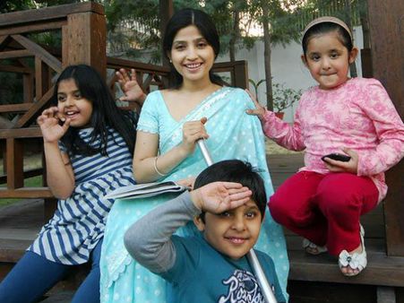 కోడళ్ల వల్లే ఎస్పీలో ముసలం?: అపర్ణతో అఖిలేష్‌కు చెక్!