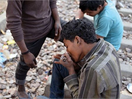 డ్రగ్స్ కబంధ హస్తాల్లో పంజాబీలు