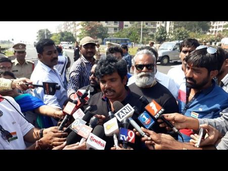 భిక్షం కాదు, హోదా కావాలి, బాబుకు ఆ సత్తా ఉంది: తెలంగాణవాడినంటూ సంపూర్ణేష్