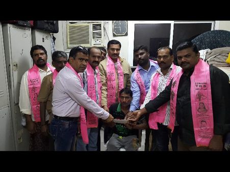 ఎన్నారై టీఆర్ఎస్ సెల్ బహ్రెయిన్: గల్ఫ్ బాధితునికి ఆర్ధిక సహాయం 