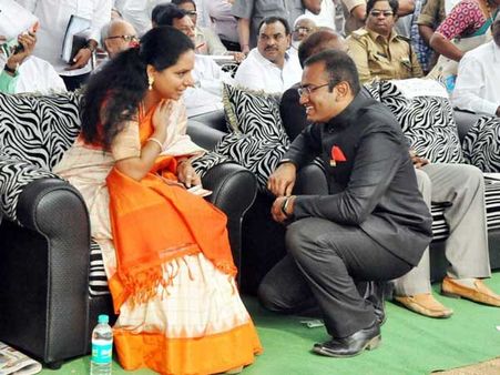 కెసిఆర్ కు పాదాభివందనం చేస్తున్నా...ఐఎఎస్ ల తీరుపై విమర్శలు,ఎందుకిలా?