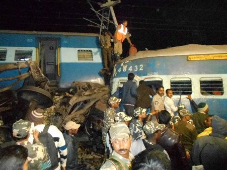 ఫ్యామిలీలో 5గురు మృతి: రైలు ప్రమాదం వెనుక కుట్ర కోణం?, మోడీ స్పందన