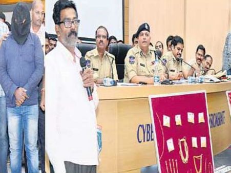 కీలకంగా బైక్: ముత్తూట్ దొంగలు ఇలా దొరికారు(పిక్చర్స్)