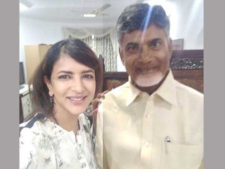 చంద్రబాబు హ్యాండ్సమ్‌గా ఉంటారు: కారణం చెప్పిన మంచు లక్ష్మి