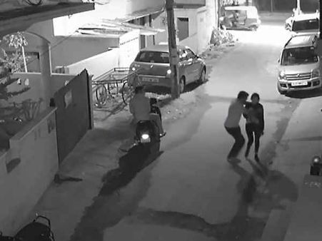 నా మాటలు అర్థం చేసుకోలేదు: బెంగళూరు షాకింగ్ వీడియోపై హోంమంత్రి