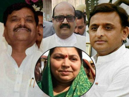 అపర్ణ కోసం అఖిలేష్‌కు చెక్ పెట్టాలనుకుంటే..: ములాయం రెండో భార్య చిచ్చు!