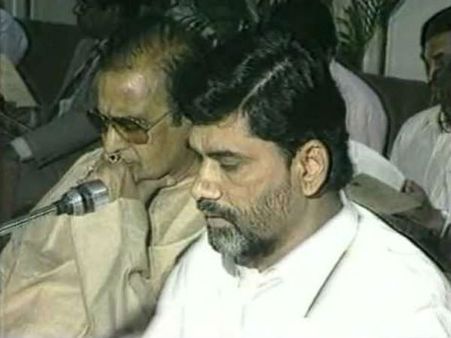 టిడిపిలో రాజ్యాంగేతర ముద్ర: ఎస్‌పిలో ఆధిపత్య పోరు