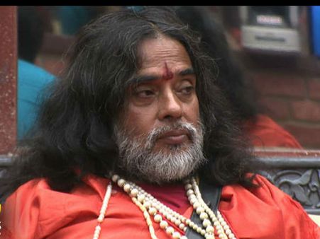 పొట్టి దుస్తుల వల్లే..: మహిళలపై మరో స్వామీజీ సంచలన కామెంట్స్