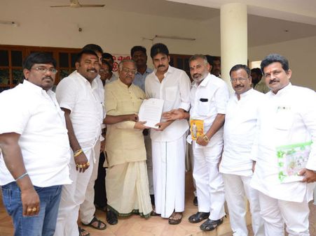 నిన్న కేటీఆర్ సూచన.. బ్రాండ్ అంబాసిడర్‌గా సిద్ధమని స్వయంగా పవన్ కళ్యాణ్