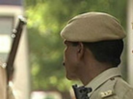 పోలీసులు చేసిన ఆ పనికి.. దిమ్మ తిరిగి మైండ్ బ్లాంక్..