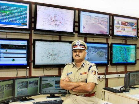 ఆధారాల్లేవ్!,అసలది వేధింపుల పర్వమే కాదు: బెంగుళూరు కమిషనర్ యూటర్న్