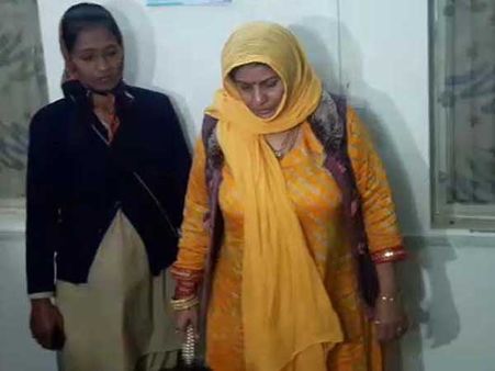 సాధ్వీ ఇంట్లో కోటి నగదు, 24 బంగారు కడ్డీలు స్వాధీనం