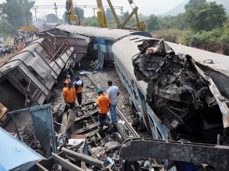 రైలు ప్రమాదం అక్కడ జరిగుంటే ఊహించని ప్రాణనష్టం?(పిక్చర్స్)