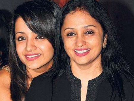 నా కుమార్తెను కాపాడండి: నటి త్రీష తల్లి: జల్లికట్టు ఎఫెక్ట్ !