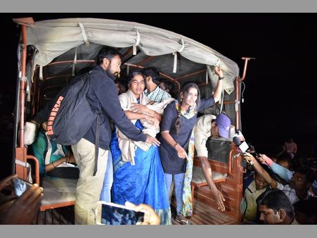 'స్మృతి ఇరానీ సహా వారికి ఇంకా శిక్షపడలేదేం' (పిక్చర్స్)