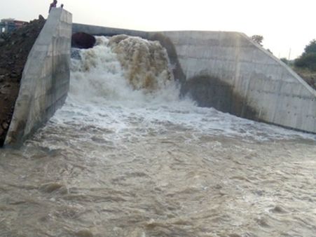 భక్త రామదాసు ఎత్తిపోతల పథకం ట్రయిల్‌రన్‌ విజయవంతం: రైతుల సంబరం